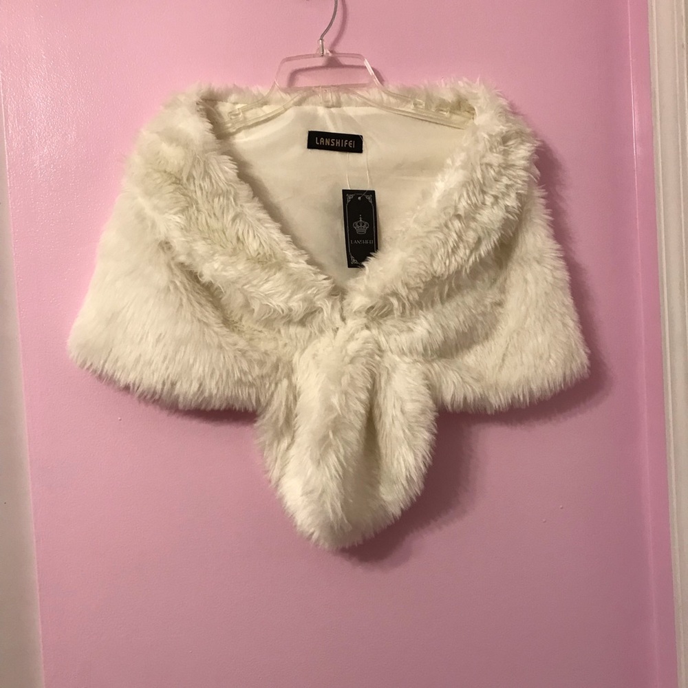 Lanshifei Faux Fur White bolero stoll